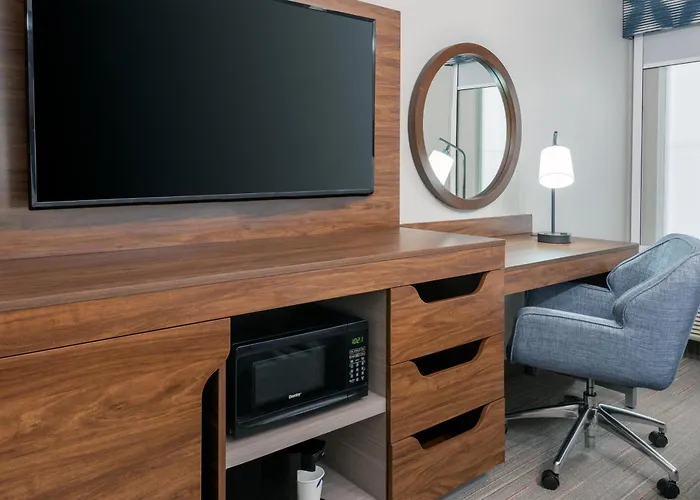 Hampton Inn & Suites Charlottesville At The University